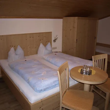 Guest house Haus Binder Ried im Zillertal